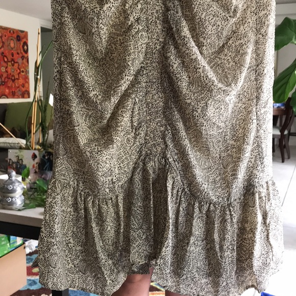 What a dress. It is different oh so becoming - Picture 2 of 10